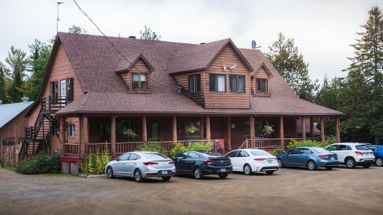 L'Auberge Refuge Du Trappeur Saint-Mathieu-du-Parc Exterior foto